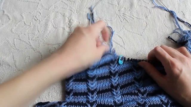 Как вязать втачной рукав / Интересный узор спицами / Свитер с втачным рукавом / Сшивной свитер смотреть онлайн