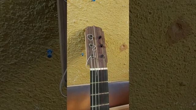 dos guitarras unicas. piezas artesanas del constructor Antonio Abadia El Nene. disponibles. смотреть онлайн