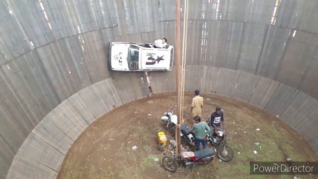 Экстремальное развлечение (колодец смерти в Индии) смотреть онлайн