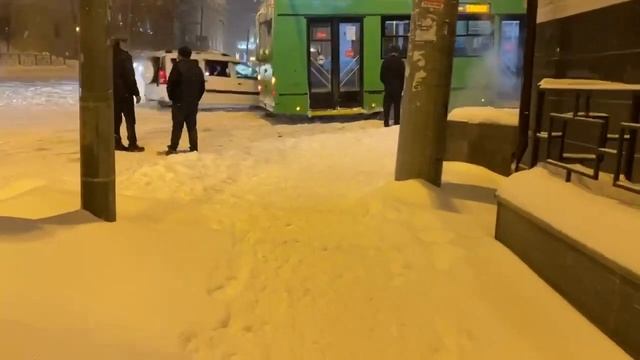 В центре Казани встали троллейбусы смотреть онлайн