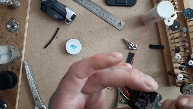 Компактное зарядное устройство для любых внешних аккумуляторов смотреть онлайн