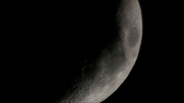 Видео Луны с телескопа, фаза Луны 31% освещенности, апрель 2021 года Россия. смотреть онлайн