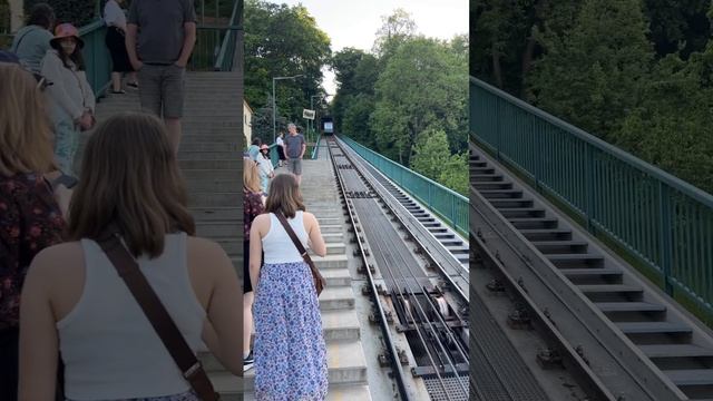 Фуникулер на Петржине подъезжает ?? #прага #чехия #эмиграция #влог #andrejkunsky смотреть онлайн