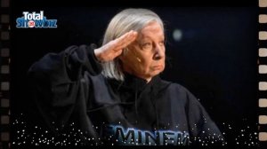 Лия Ахеджакова выскочила на сцену с украинским флагом