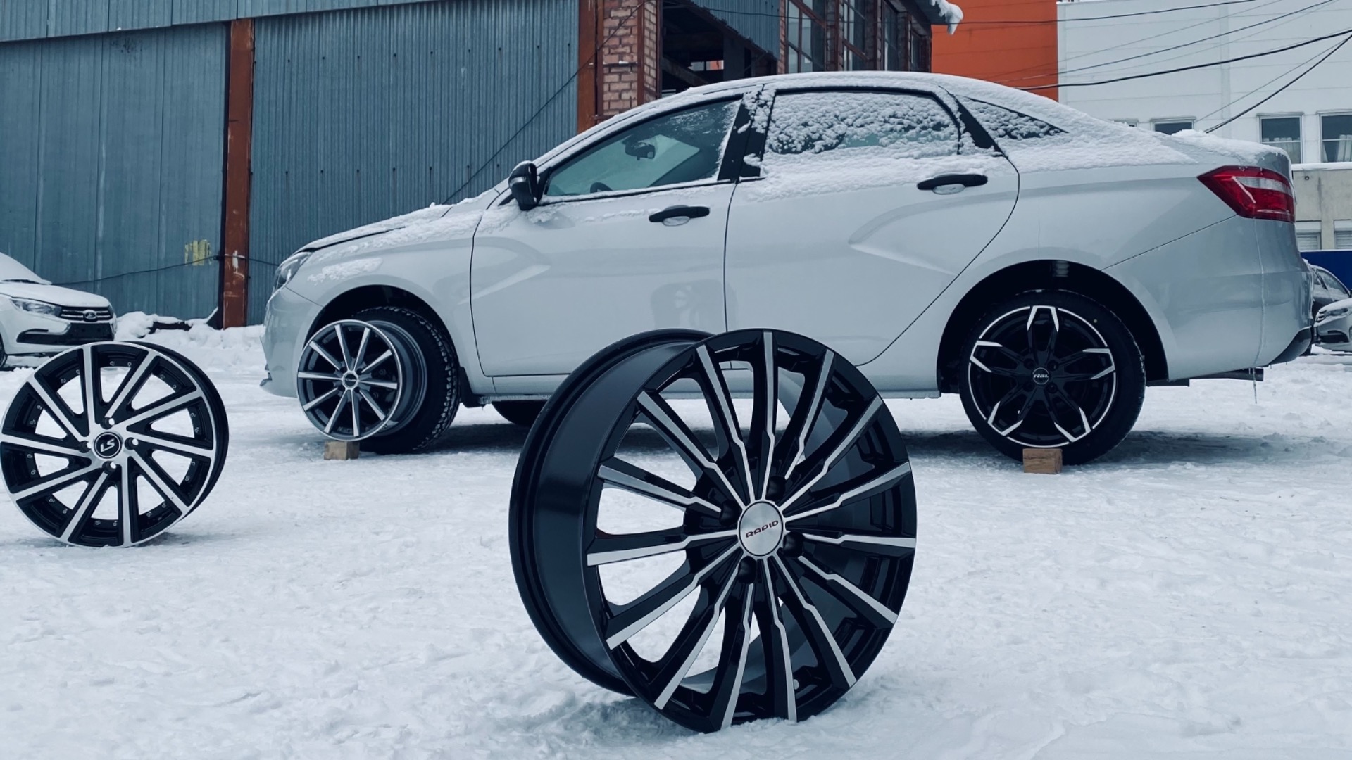 [Новая ЛАДА Тольятти] примерка дисков по просьбе клиента на Lada Vesta Classic Start Платина