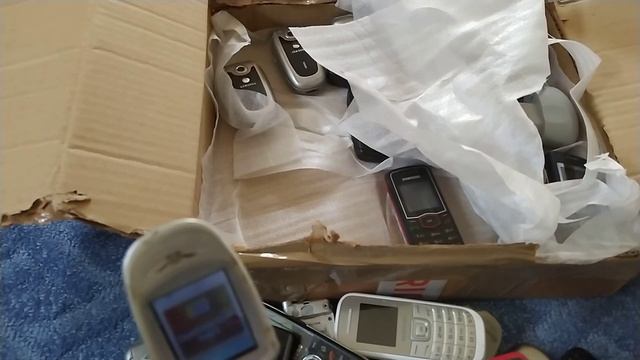 разпаковка посылки: телефоны Samsung 33штуки (часть 1) смотреть онлайн