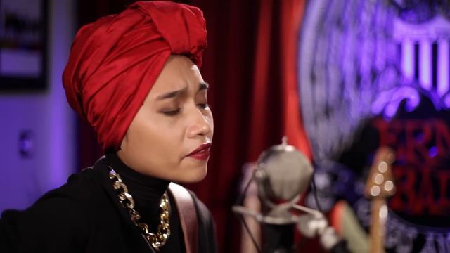 Yuna - "Lights and Camera" Ernie Ball Set Me Up Session смотреть онлайн