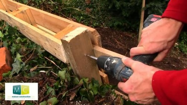 Composteur en palette, faire son compost - Pallets composter, make your own compost video