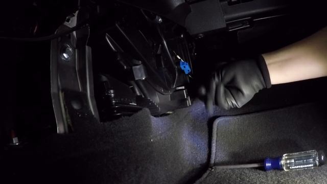 Ford Fiesta Cabin Filter Change смотреть онлайн