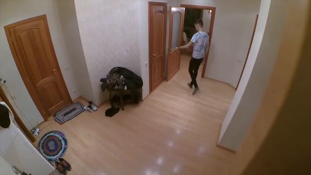 ПРАНК „ОНО" ЖУТКИЙ ВЛЗДУШНЫЙ ШАР НАД МЛАДШИМИ БРАТЬЯМИ / смотреть онлайн