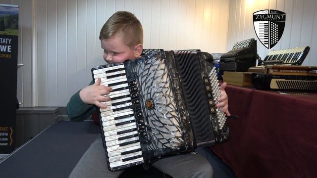 Scandalli Air II - Michał Stochel - Flight of the bumblebee (N. Rimsky-Korsakov) Lot trzmiela смотреть онлайн