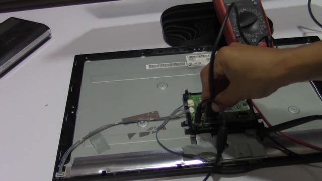 FALLA COMÚN MONITORES LED -IMAGEN APARECE Y DESAPARECE смотреть онлайн