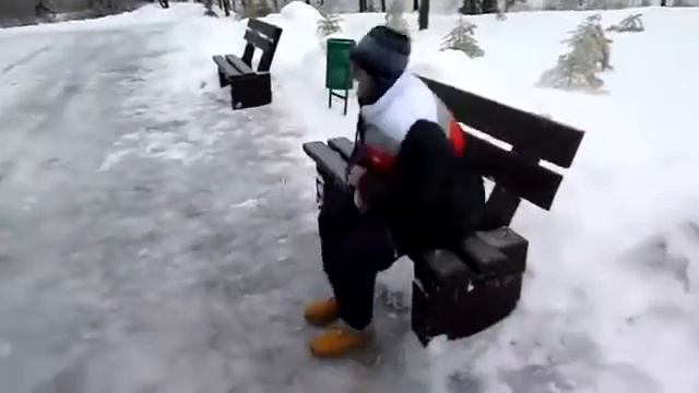 Парень хотел извиниться перед девушкой смотреть онлайн