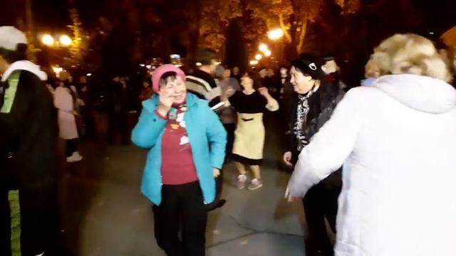 ДОЖДИК, ДОЖДИК ЛЕЙ!??/ТАНЦЫ В ПАРКЕ ГОРЬКОГО ХАРЬКОВ ОКТЯБРЬ 2021 смотреть онлайн