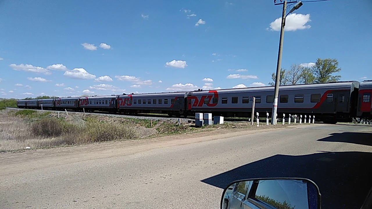 Поезд идёт. Переезд Бёрды. Оренбург смотреть онлайн