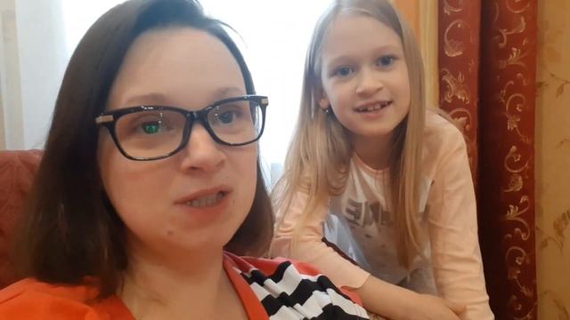 Готовимся к Пасхе?Вафли из кабачка?Печем пасхальный кекс?Анюта моет окна? смотреть онлайн