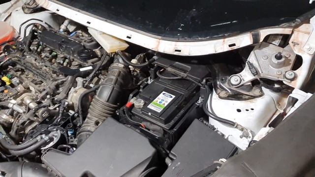 Устанавливаем второй двухмикронный фильтр с подогревом на Ford Kuga III 2 0D, engine YLF6 смотреть онлайн