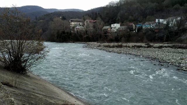 Гуляю вдоль реки Псезуапсе смотреть онлайн