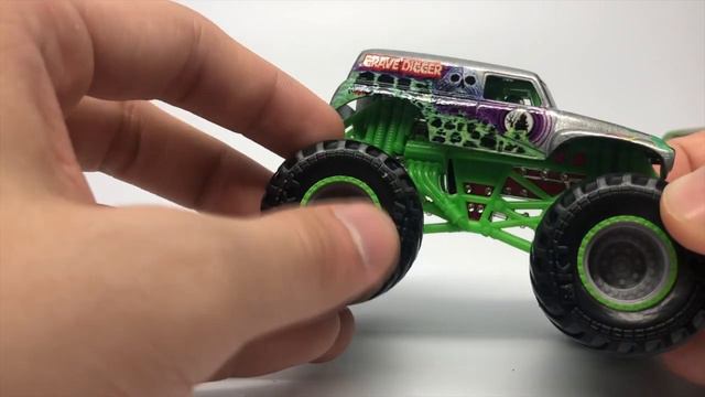 SPIN MASTER MONSTER JAM SERIES 3 | 1:64 SCALE смотреть онлайн