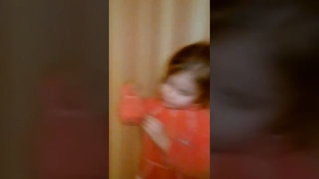 Маша рассказывает стихи,и танцует смотреть онлайн