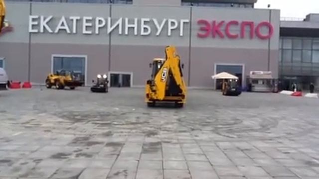 Танец экскаваторов (возможности техники JCB). Как танцует трактор-экскаватор JCB смотреть онлайн
