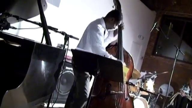 Mr. PC -- solo bass intro смотреть онлайн