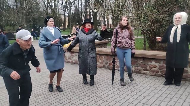 Разгулялся ветер.......16.04.23 Гомель парк Луначарского ? смотреть онлайн