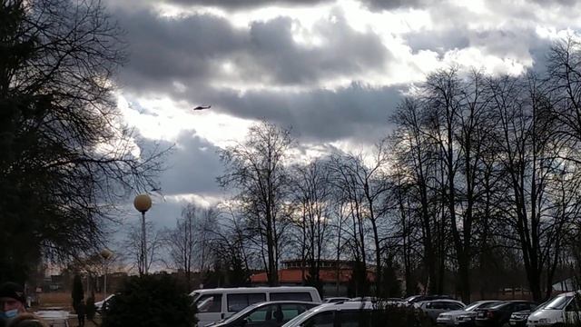 2. Учения в Беларуси 2022. Группа вертолетов летит низко над городом. Exercises in Belarus 2022 смотреть онлайн