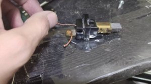 Замена щеток на двигателе  пылесоса