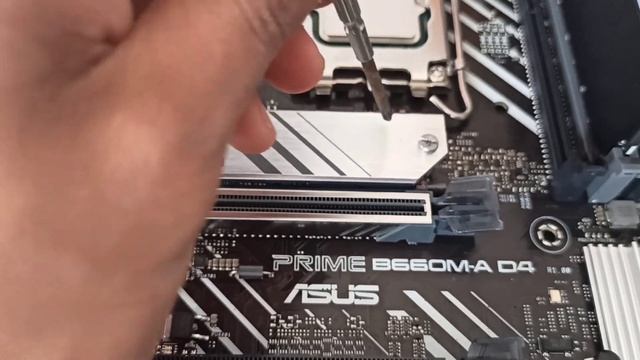 ¡Armando mi nueva PC Core i5 12600k! aunque sin tarjeta gráfica por falta de presupuesto XD смотреть онлайн