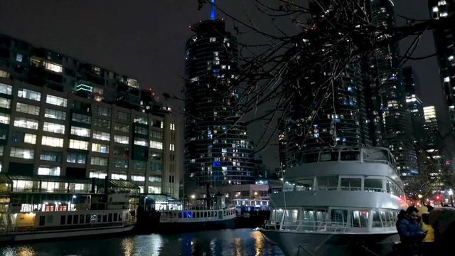 Épico Año Nuevo 2023 en TORONTO 🇨🇦 Calles Desbordadas de Gente CENTRO + PUERTO смотреть онлайн