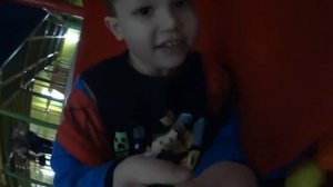 VLOG катаемся с горок в развлекательном центре