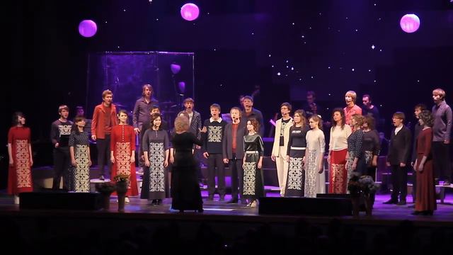 отрывок с выступления хора 