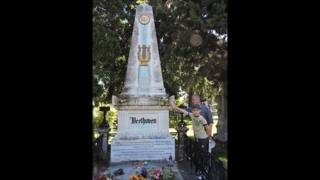 Österreich. Wiener Zentralfriendhof Как найти могилы Бетховена и Шуберта смотреть онлайн