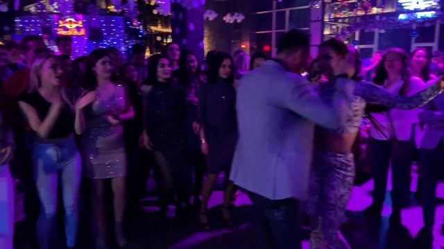 Franky Rey Salsa en vivo ( НЕБО В ТВОИХ ГЛАЗАХ ) #live #musica #cover #cancion #frankyrey смотреть онлайн