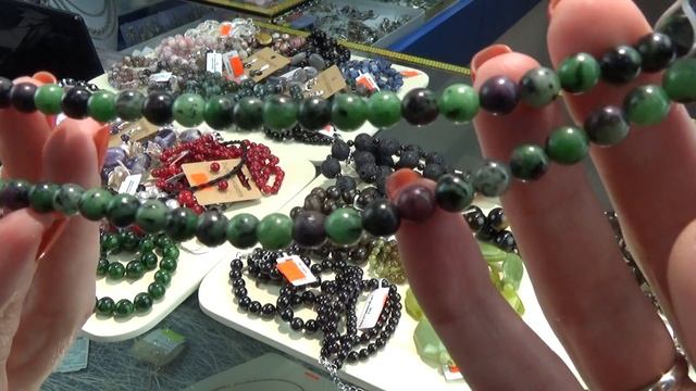 Радуга. Жемчуг Барокко. Диопсид. Кунцит. Лава. Турмалин. Петерсит. Гроссуляр. смотреть онлайн