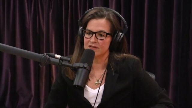 Joe Rogan | Is the Military Industrial Complex Necessary? w/Annie Jacobsen смотреть онлайн