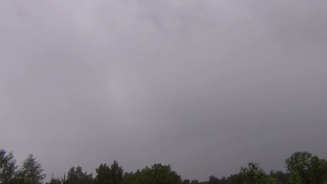 Подмосковная деревенская гроза 4 июня, молнии гром. Storm Flash and thunder in country. смотреть онлайн