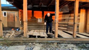 Разборка старого пола террасы