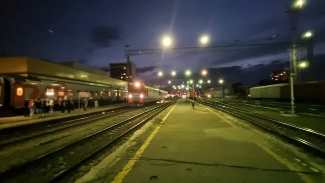 Отправление электровоза ЭП1М-574 с вагоном лабораторией. Ст. Пенза-I 14.09.2021. смотреть онлайн