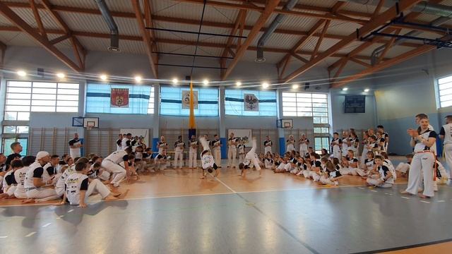 Batizado e Troca de Corda Arue Capoeira. Festival de Verao em Chełmek 2022. Dzieci 2' смотреть онлайн