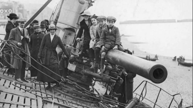 Зачем на подводных лодках ставили пару пушек, если они плавают под водой смотреть онлайн