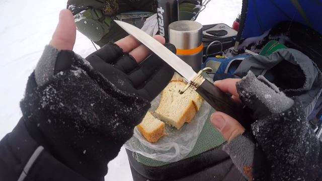 ЛЕЩ СОШЕЛ С УМА! ЖОР на комбайны (спускники)Зимняя ловля леща! Удачная рыбалка смотреть онлайн