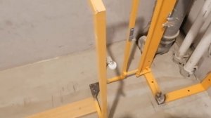 Бюджетный угловой ревизионный люк скрытой установки