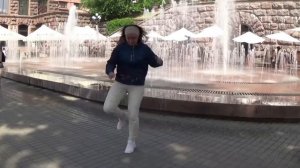 Девушка красиво танцует Shuffle dance (шаффл, шафл танец)