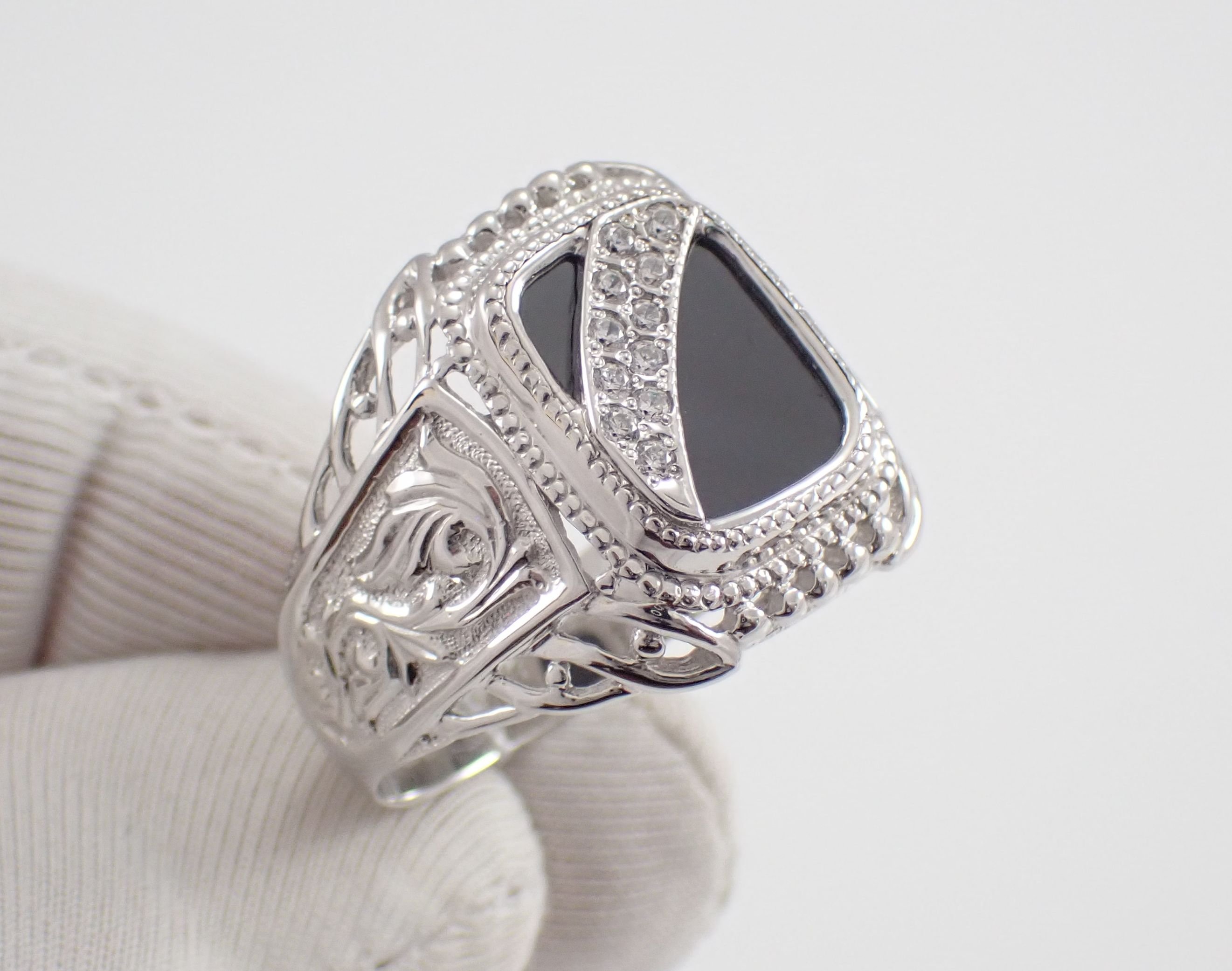 Печатка Мужская, инкрустация серебром, Артикул КМ-99_7_с, серебро 925 пробы смотреть онлайн