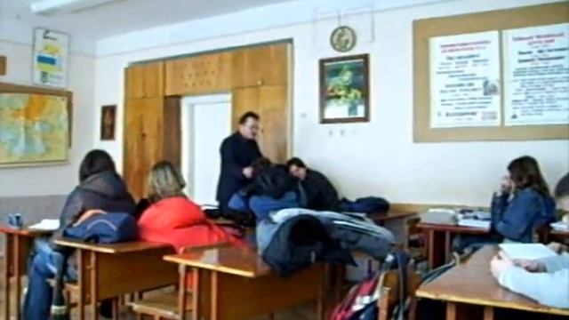 ШКОЛА --- ЖЕСТЬ --- СМОТРЕТЬ ВСЕМ .wmv смотреть онлайн