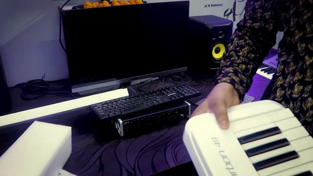 (Hindi Review) Unboxing Samson Carbon 49 | Rs 8000 Only/- | Best Midi Ever | Anybody Can Mix смотреть онлайн