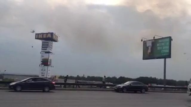 Пожар на рынке мельница тушат при помощи вертолетов смотреть онлайн