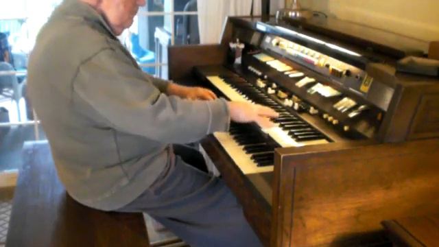 Mike Reed Plays 